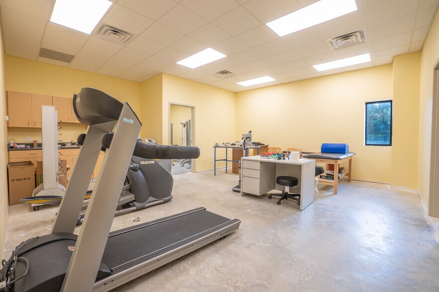 More Photos Of 227 Monogard Dr, Manchester Medical For Sale