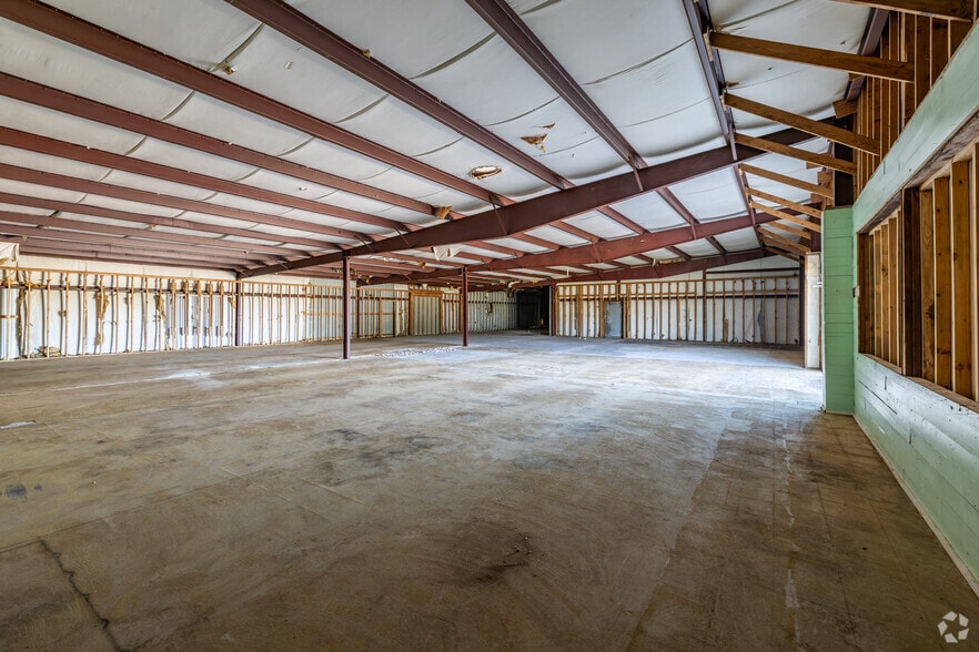 More Photos Of 930 Highway 59 Loop N, Livingston Restaurant For Sale