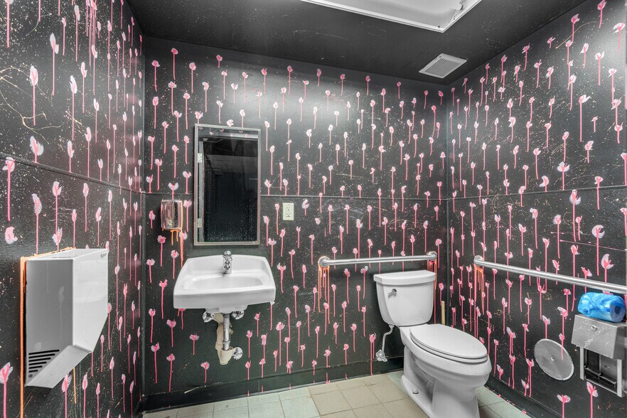 More Photos Of 721 Collins Ave, Miami Beach Storefront For Sale
