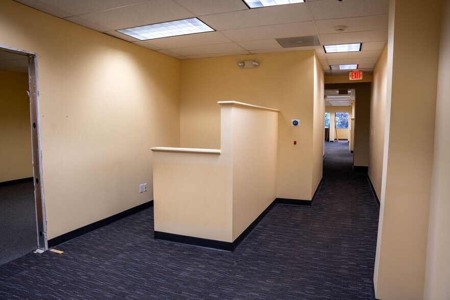 More Photos Of 441 New Karner Rd, Albany Office For Lease