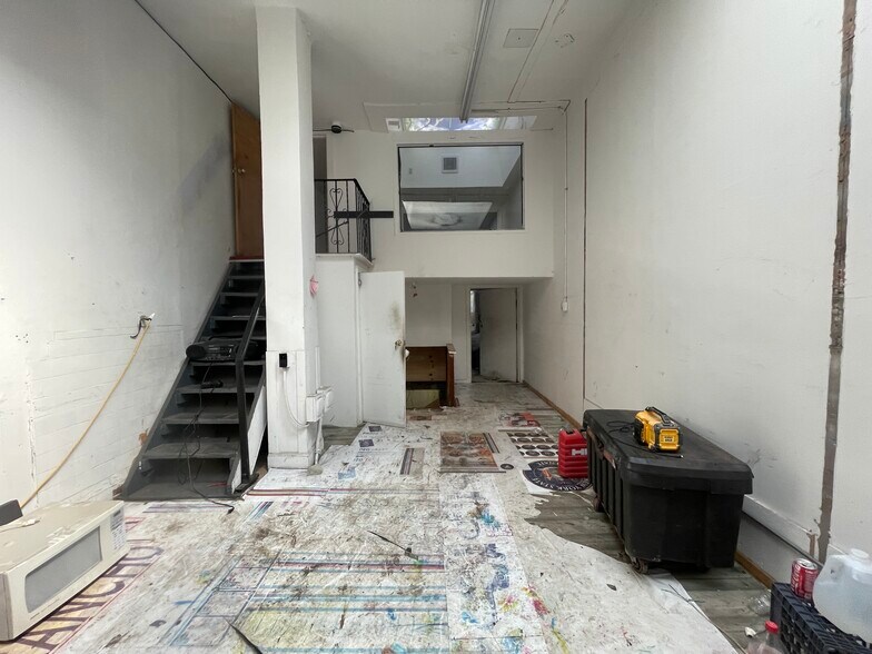 More Photos Of 10009 Astoria Blvd, East Elmhurst Storefront For Lease