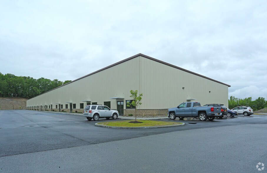 More Photos Of 3 Liebich Ln, Clifton Park Warehouse For Lease