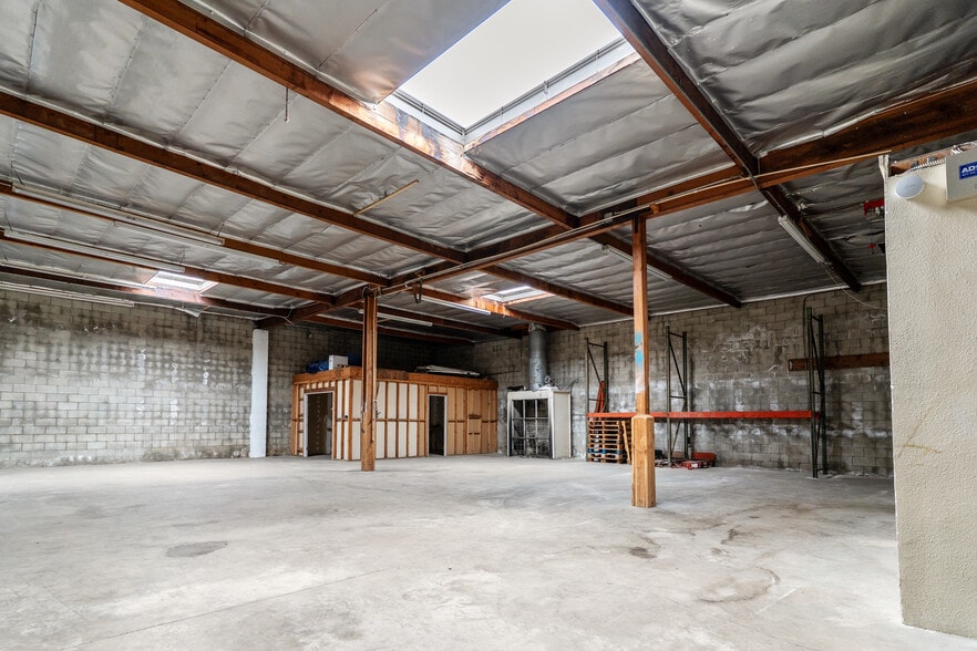 More Photos Of 1295 E 4th St, Pomona Manufacturing For Sale