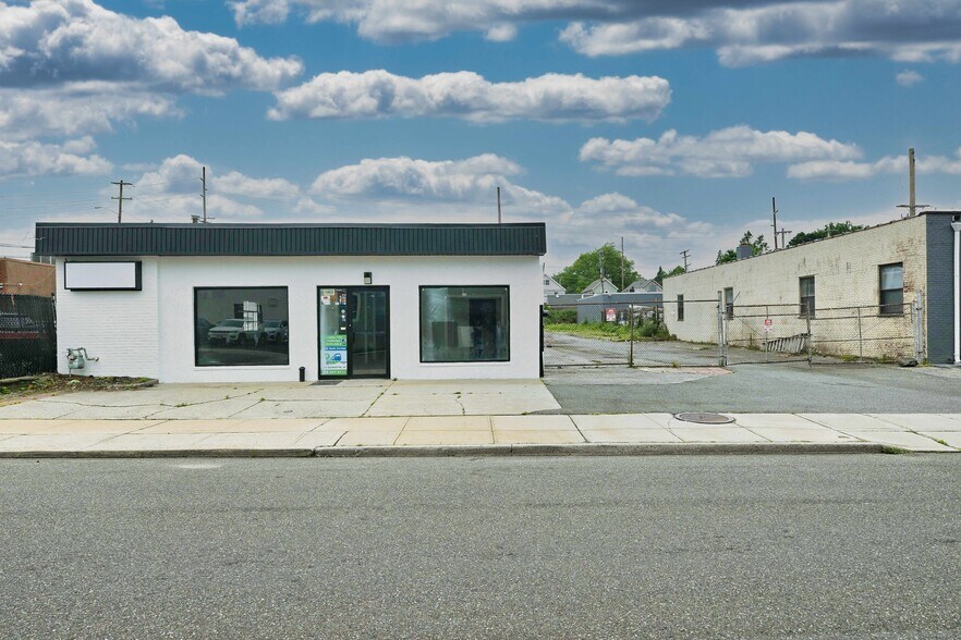 More Photos Of 88 S Bayles Ave, Port Washington General Retail For Sale