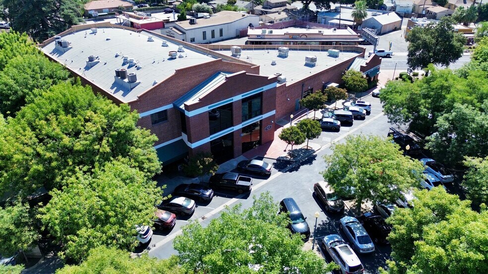 More Photos Of 711 N Court St, Visalia Office For Sale