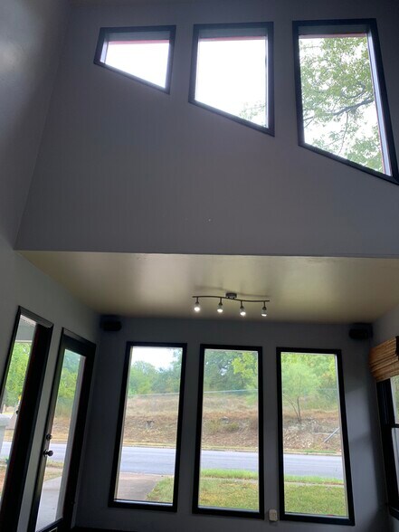 More Photos Of 1619 W 6th St, Austin Loft Creative Space For Lease