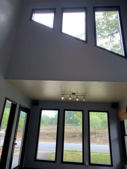 More Photos Of 1619 W 6th St, Austin Loft Creative Space For Lease