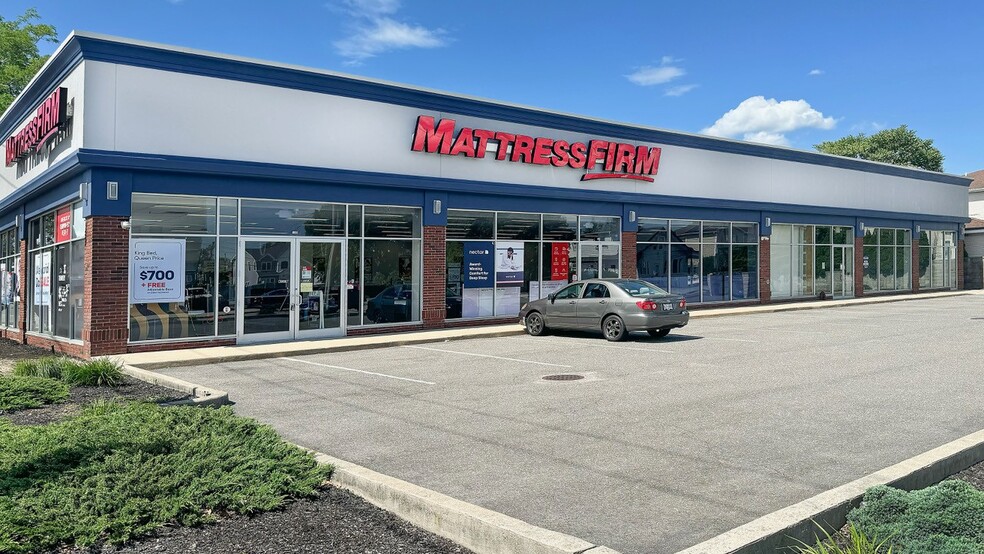 Primary Photo Of 135-137 N Broadway, Hicksville Freestanding For Lease