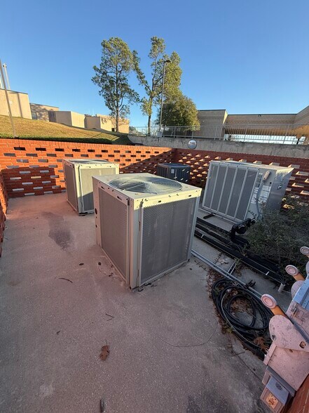 More Photos Of 3413 Golden Rd, Tyler Medical For Lease