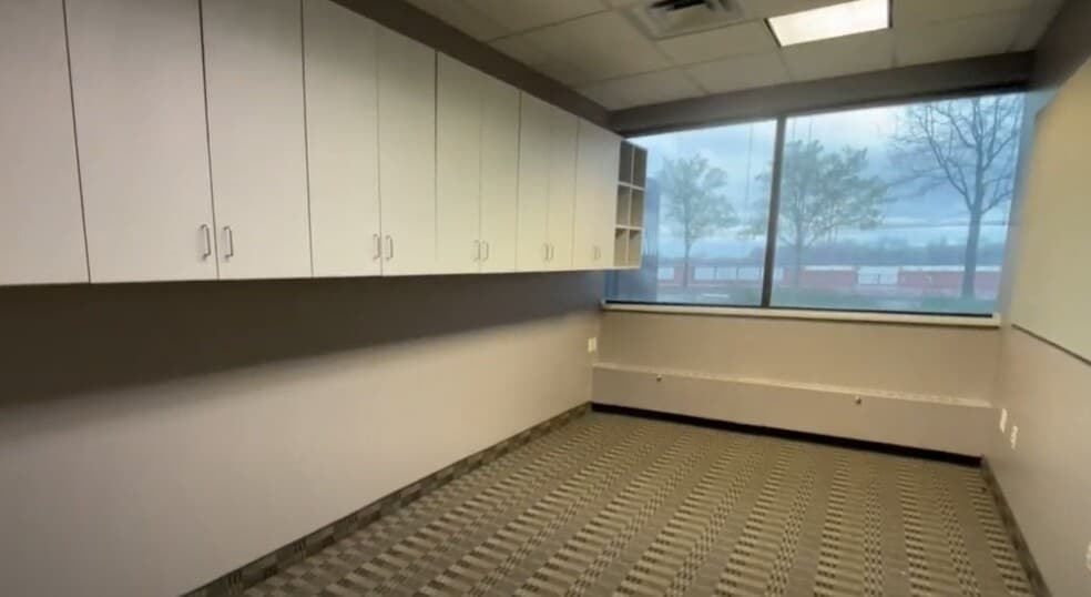 More Photos Of 25 NW Riverside Dr, Evansville Office For Lease