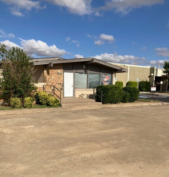 More Photos Of 2620 Yonkers St, Plainview Medical For Lease