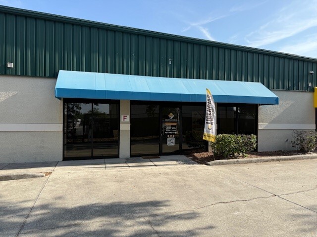 More Photos Of 2727 N John Young Pky, Kissimmee Light Manufacturing For Lease