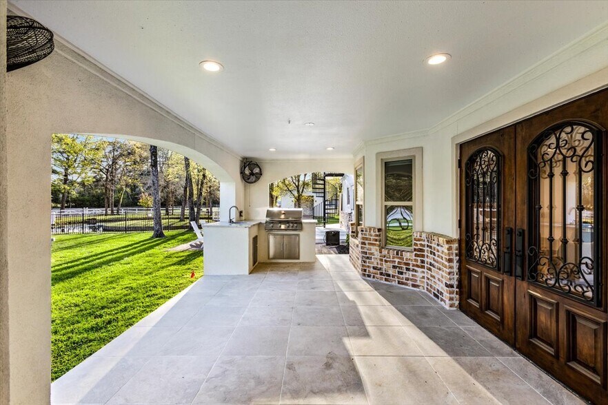 More Photos Of 8811 West Ln, Magnolia Office For Sale