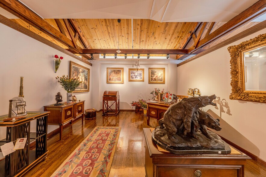 More Photos Of 560 Main St, Fort Lee Freestanding For Sale