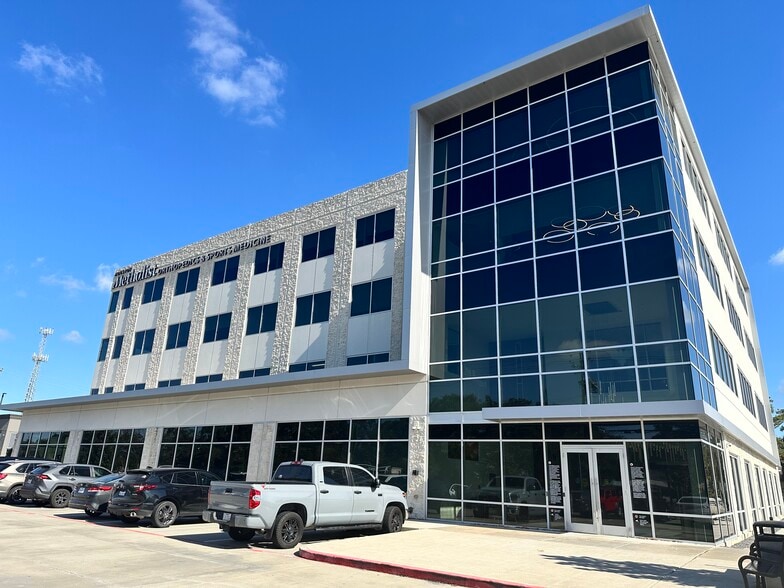 More Photos Of 505 S Friendswood Dr, Friendswood Medical For Lease