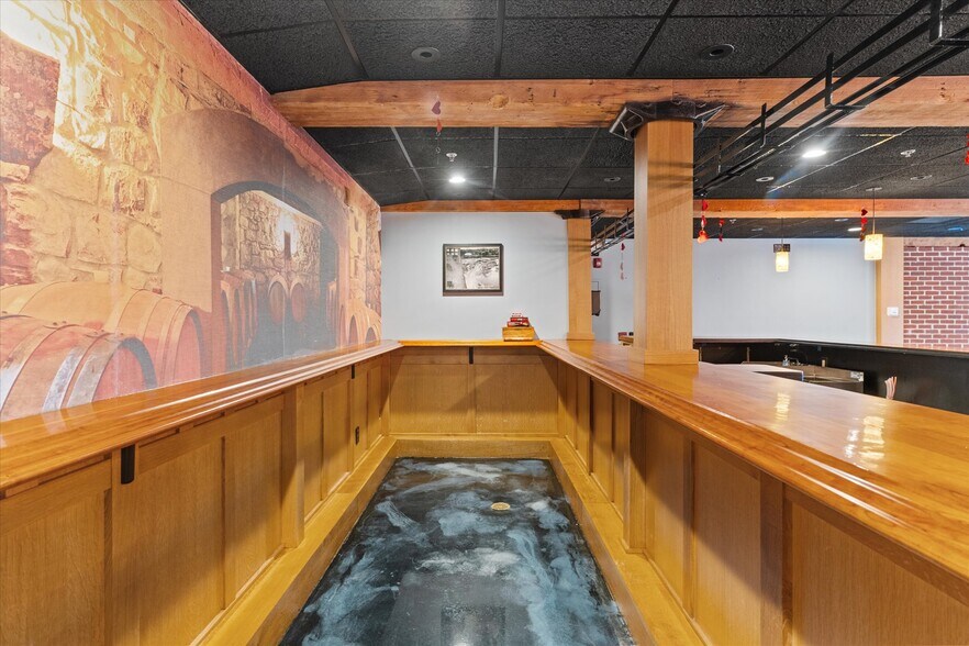 More Photos Of 15 Kearney Sq, Lowell Office For Sale