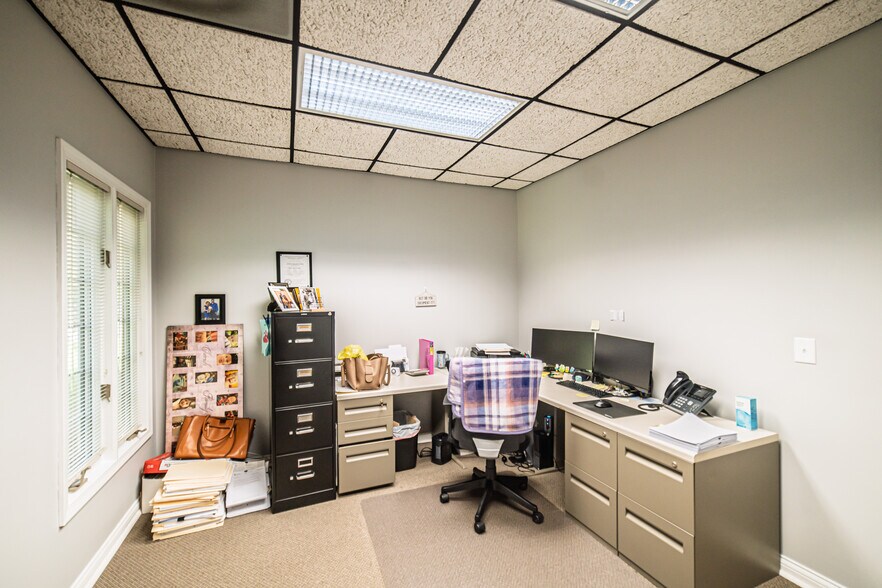 More Photos Of 3140 Parisa Dr, Paducah Office For Sale