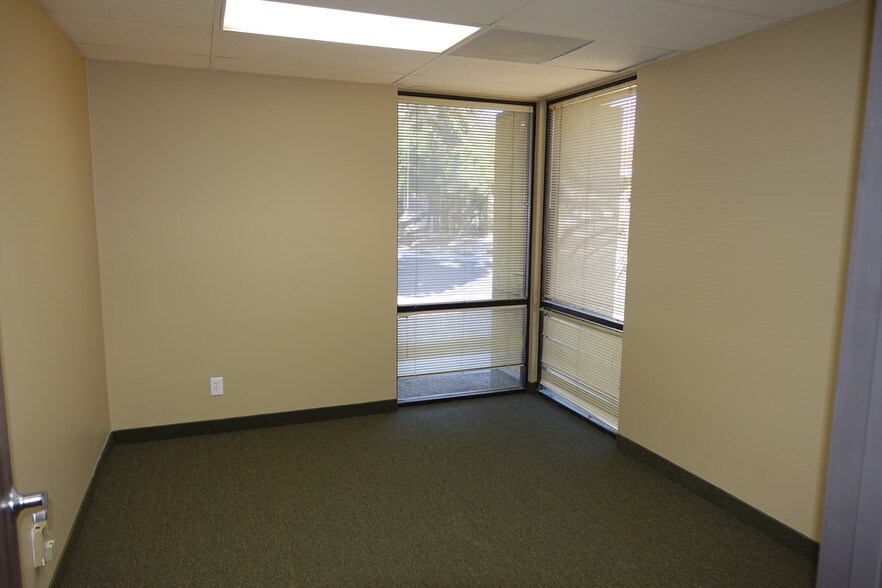 More Photos Of 8607 N 59th Ave, Glendale Office For Lease