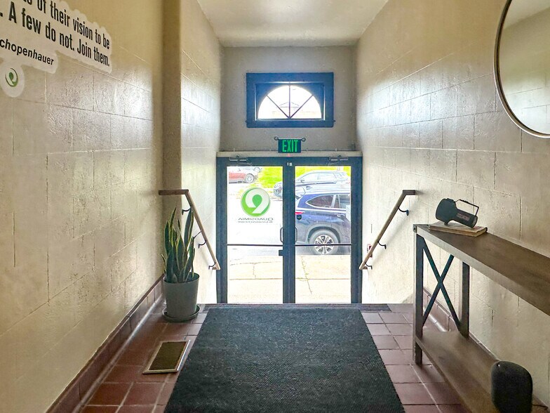 More Photos Of 412 Main St, Utica Warehouse For Lease