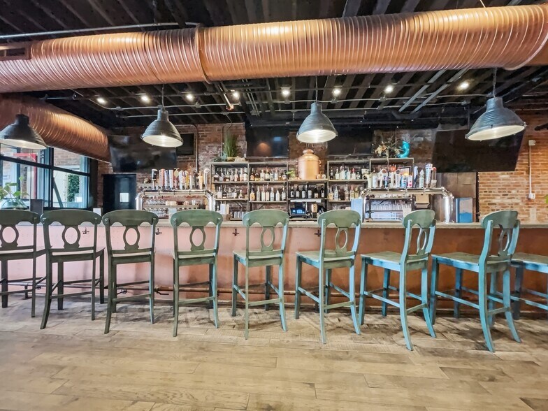 More Photos Of 1430 W Franklin St, Evansville General Retail For Sale