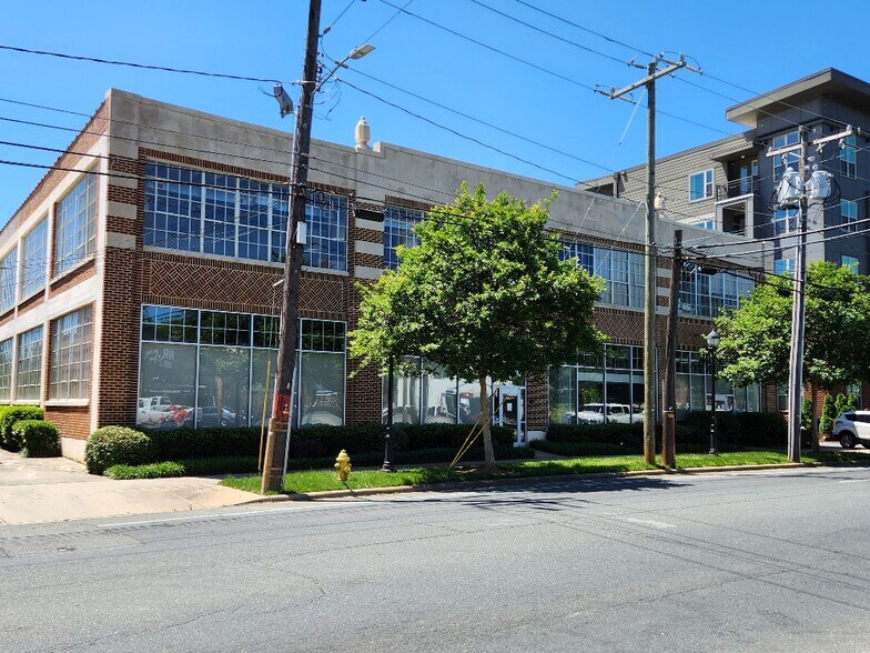 More Photos Of 1307 W Morehead St, Charlotte Office For Lease