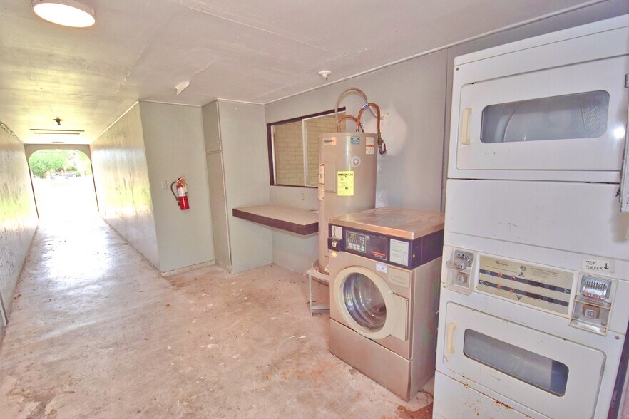 More Photos Of 402 S Tyler St, Beeville Apartments For Sale