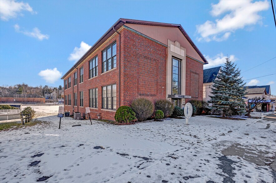 More Photos Of 301 Delaware Ave, Olyphant Office For Sale