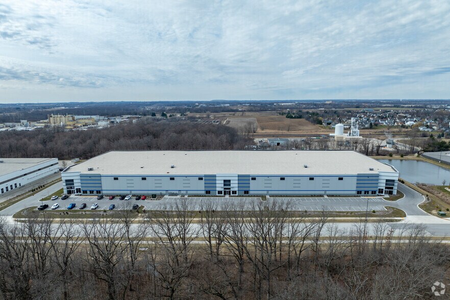 More Photos Of 10551 S Oakview Parkway, Oak Creek Warehouse For Lease