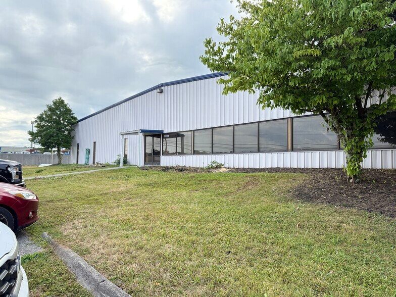 Primary Photo Of 10624 Dutchtown Rd, Knoxville Flex For Sale
