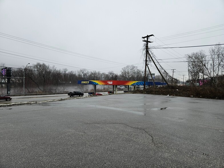 More Photos Of 3100 E 60 Rt, Huntington Storefront For Lease