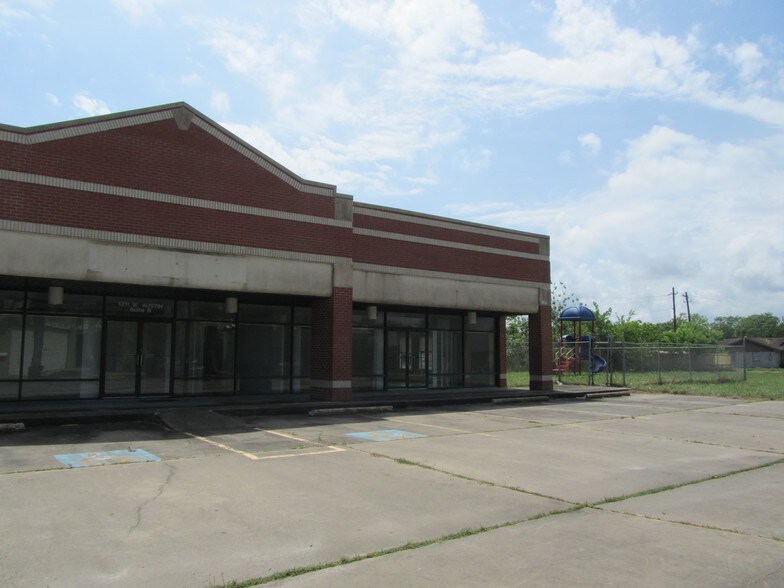 More Photos Of 1205-1211 W Austin St, Port Lavaca Office For Lease