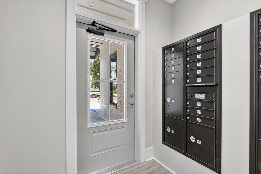 More Photos Of 124 Court St, Bay Saint Louis Office For Sale