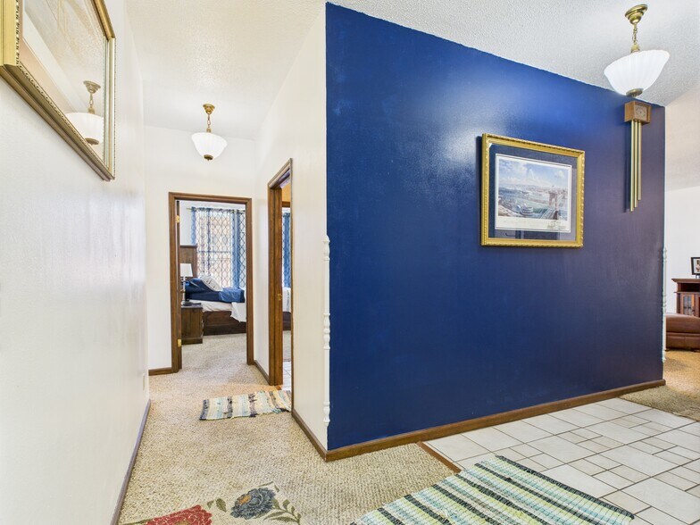 More Photos Of 619 Blondeau St, Keokuk Office For Sale