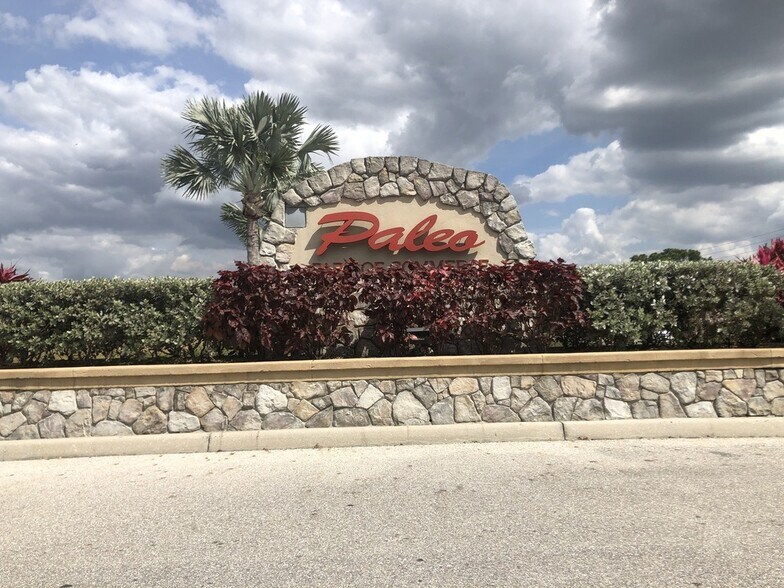 More Photos Of 8250 Vicela Dr, Sarasota Warehouse For Lease