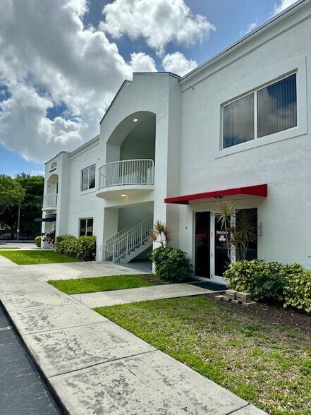 More Photos Of 5397 Orange Dr, Davie Office Residential For Lease