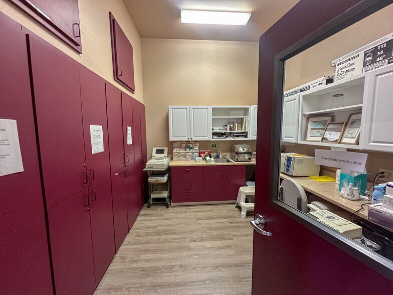 More Photos Of 2110 Railroad Ave, Redding Medical For Sale