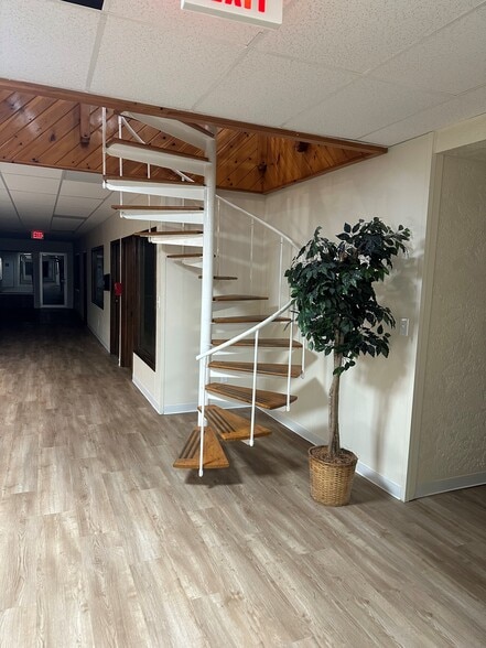 More Photos Of 21 Main St, Lockport Office For Lease