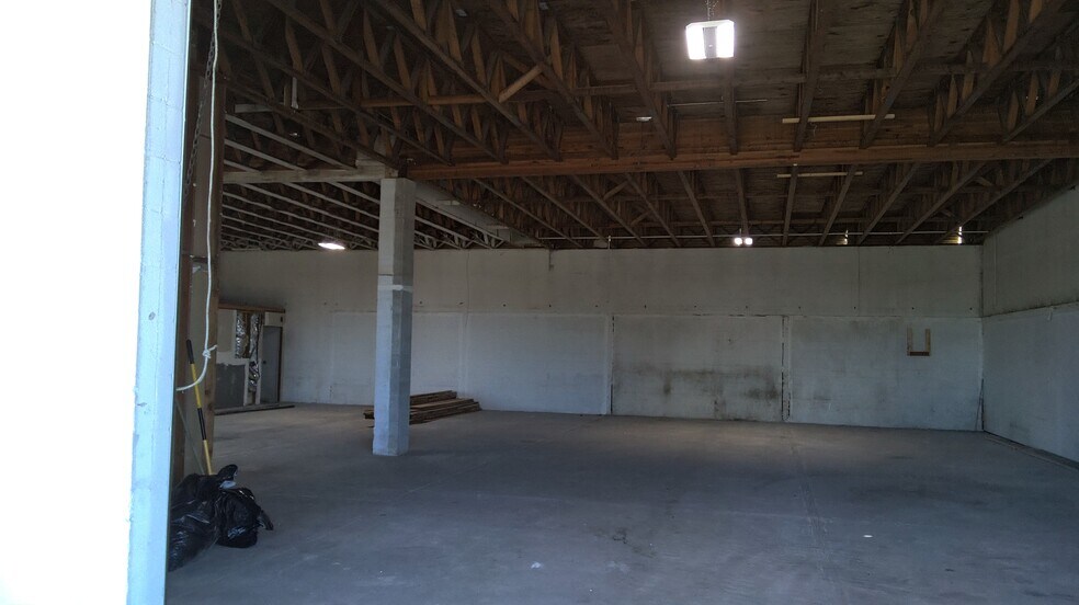 More Photos Of 212 N Gales St, Port Angeles Warehouse For Lease