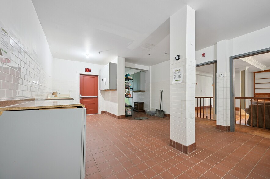 More Photos Of 56 Main St, Stamford Hotel For Sale