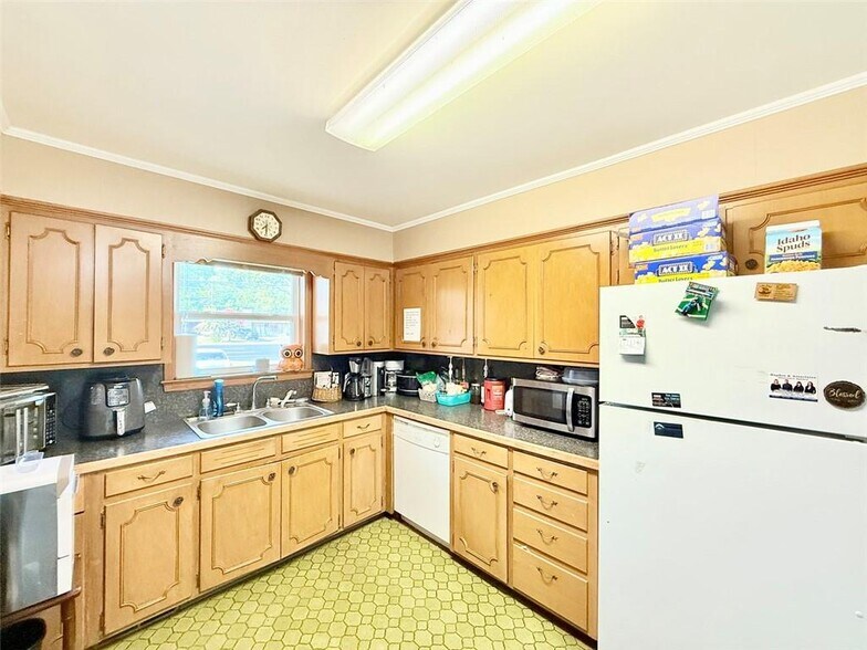 More Photos Of 2802 W Main St, Russellville Office For Sale