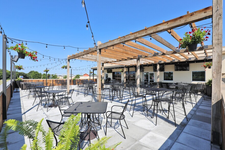 More Photos Of 1710 Crossings Blvd, Shakopee Restaurant For Sale