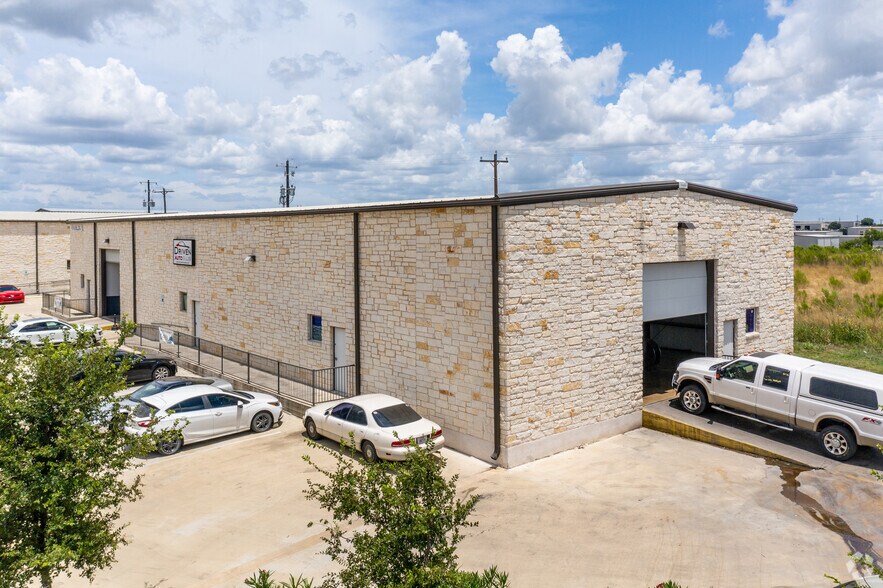 More Photos Of 1616 Robert S. Light Blvd, Buda Showroom For Lease