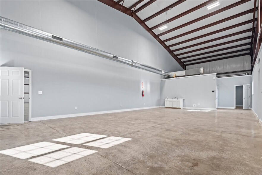 More Photos Of 3345 Willow Creek Rd, Florence Flex For Lease