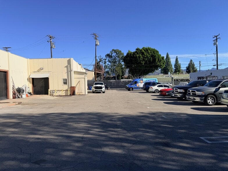 More Photos Of 2040 1st St, San Fernando Showroom For Lease