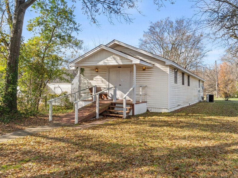 More Photos Of 307 Broadnax St, Daingerfield Religious Facility For Sale