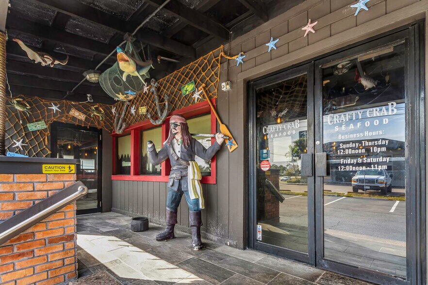 More Photos Of 2901 Tyrone Blvd, Saint Petersburg Restaurant For Sale