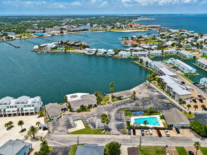 More Photos Of 37 Mazatlan Dr, Rockport Marina For Sale