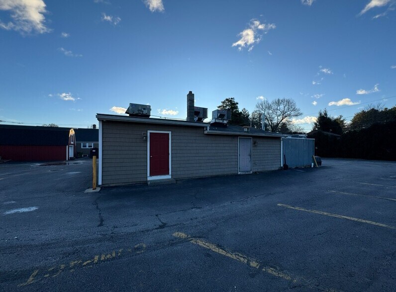 More Photos Of 85 Main St, Oxford Restaurant For Sale