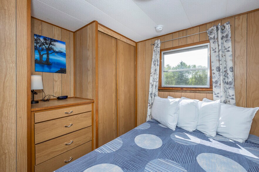 More Photos Of 6100 M-68 Hwy, Indian River Hotel For Sale