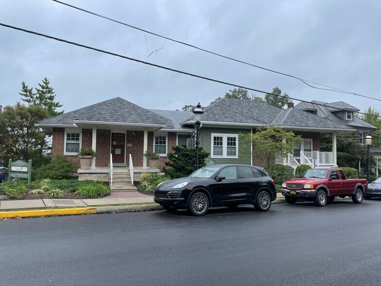 More Photos Of 48 W Oakland Ave, Doylestown Office For Sale